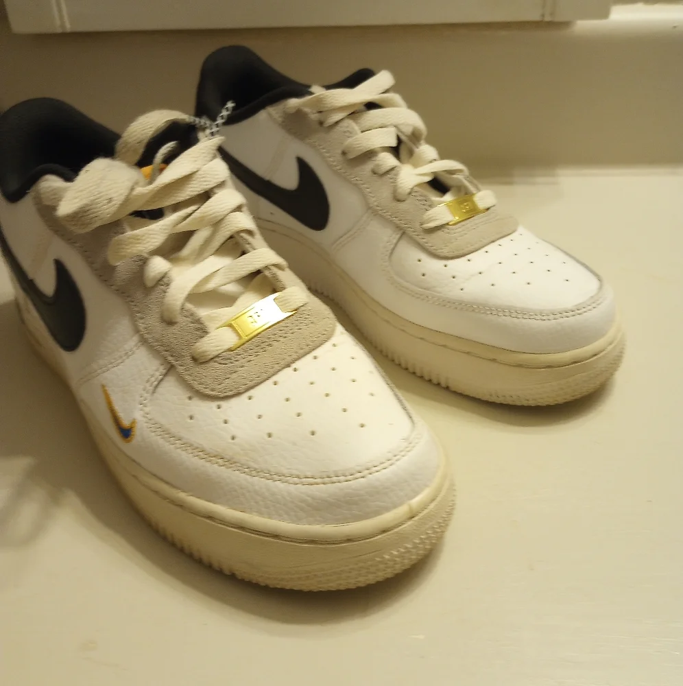 Nike Ken Griffey Jr. Air Force One '07 LV8 Jr & Sr. Youth Sneakers - Picture 2 of 15